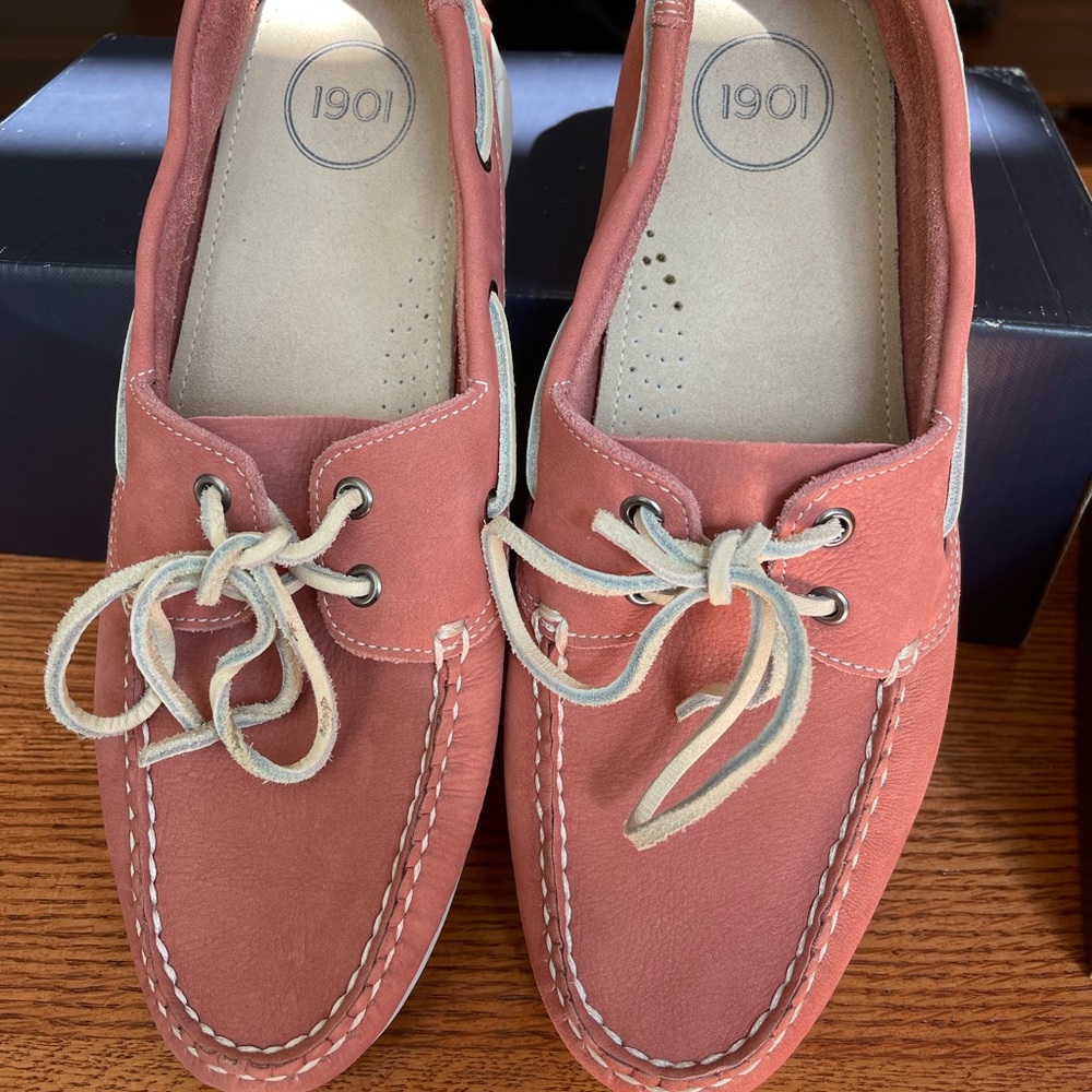 Mens 1901 pink Nuback loafers, size 8m